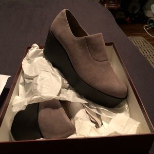 Donald Pliner clogs